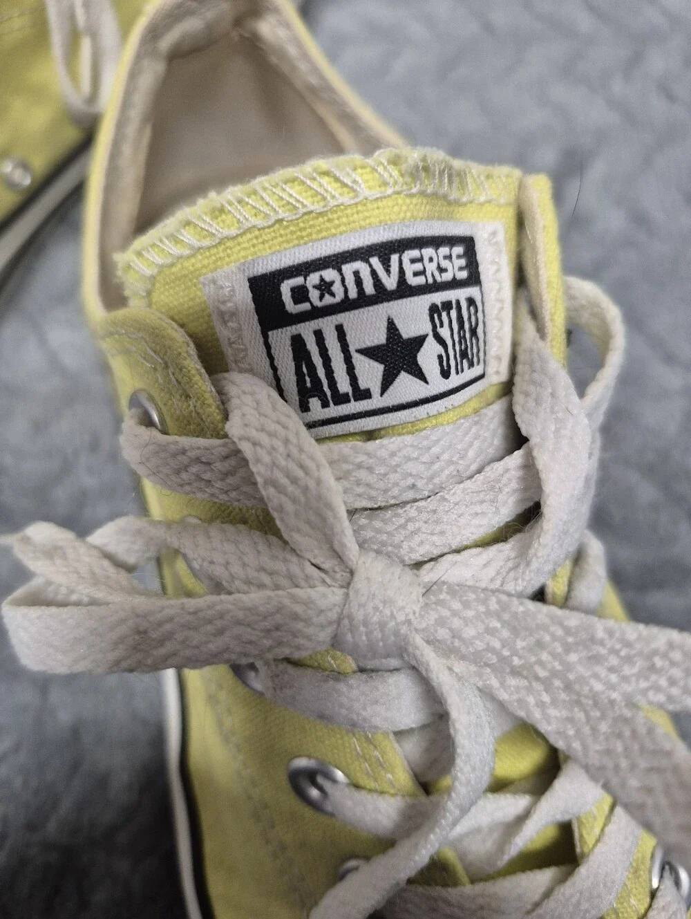 Converse Low Top Sneakers in Yellow and White Size 9